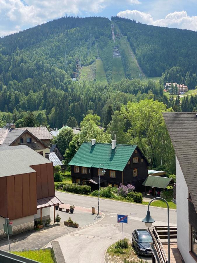 Luxusni Apartman U Sjezdovek S Garazi Гаррахов Экстерьер фото